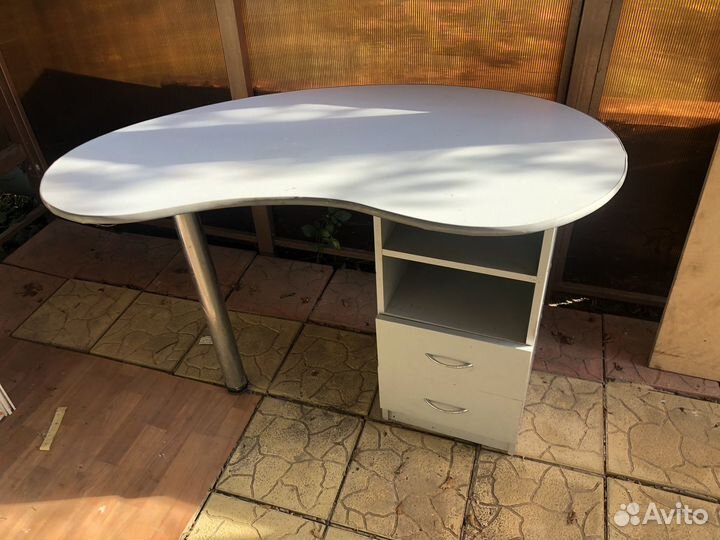 Стол для маникюра бу
