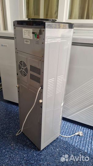 Кулер для воды напольный