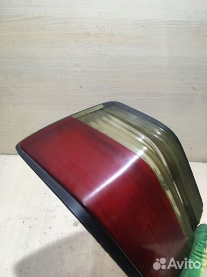 Задний левый фонарь Mercedes w124 седан