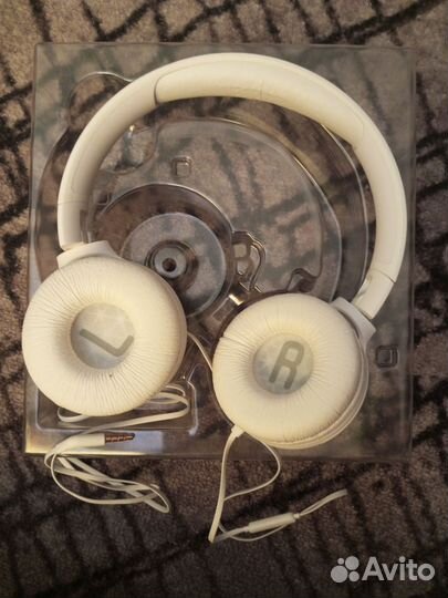 Проводные наушники с микрофоном