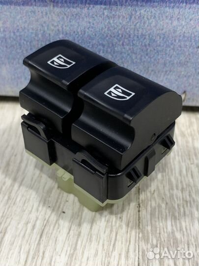 Блок кнопок стеклоподъемников Renault arkana Лев