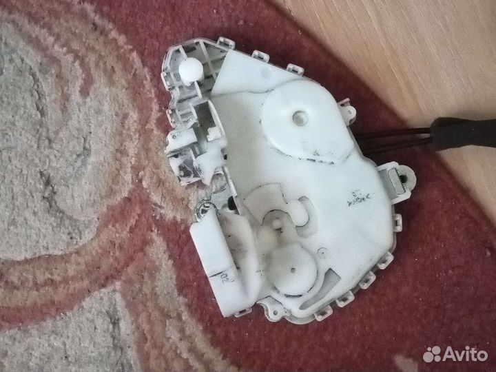 Замок двери передний левый на Honda Elysion RR5