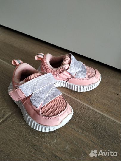 Ботинки кроссовки для девочки