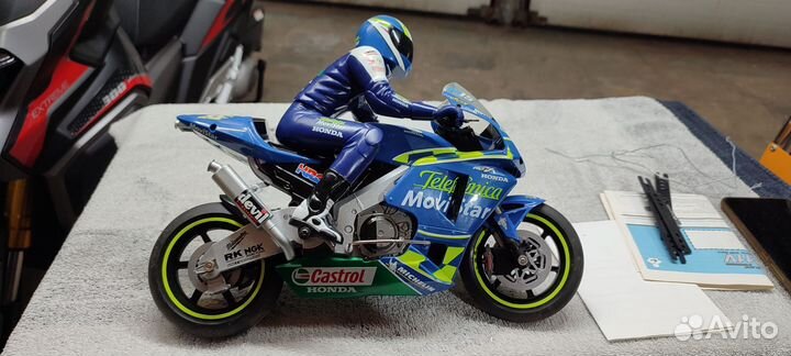 Радиоуправляемая модель Хонда RC211V новый