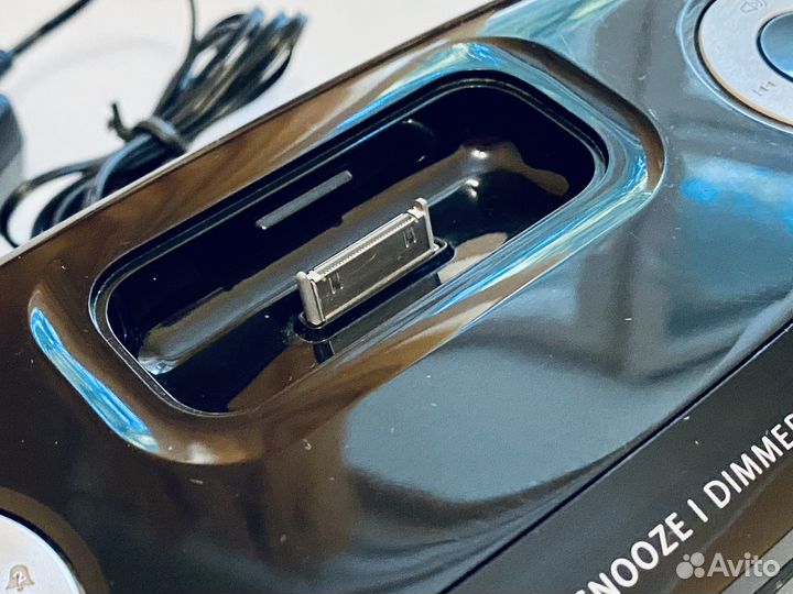 Колонка iLuv iMM153 с док-станцией, радио и часами