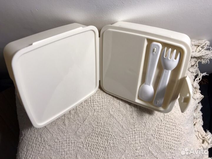 Милый ланчбокс с 2 отделами и приборами. Новый