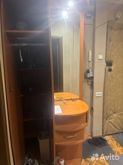 Прихожая со шкафом