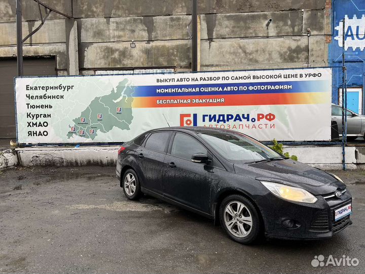 Уплотнитель стекла переднего правого Ford Focus 3