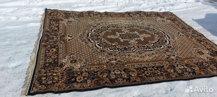 Ковер 2,4х3,2 б/у