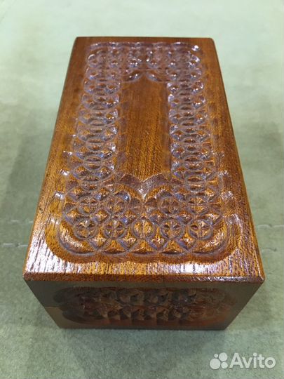 Деревянная шкатулка