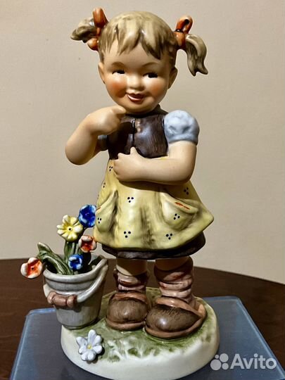 Фарфоровая фигурка. Цена за одну.Hummel