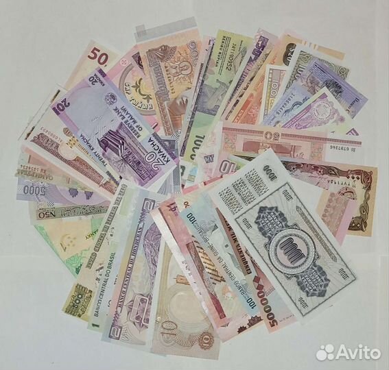 Банкноты 70 стран мира