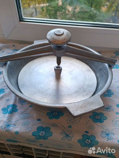 Сковорода для приготовления цыплёнка табака