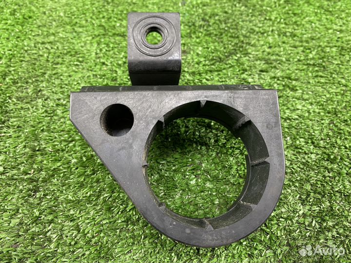 Крепление водяной помпы bmw 5 e60/e61/e63