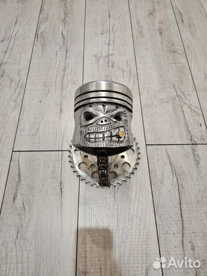 Вешалка для мотошлема