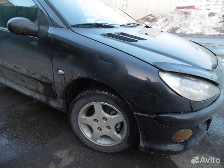 В разборе Пежо 206 с панорамной крышей