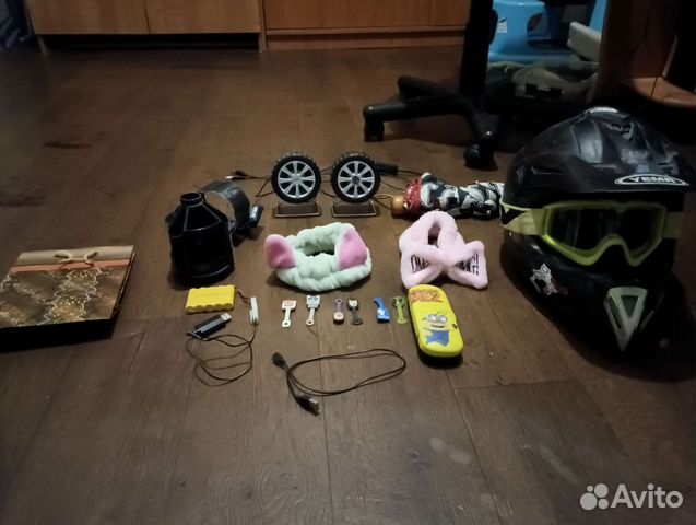 Рюкзак, колонка, скрепыши и тд