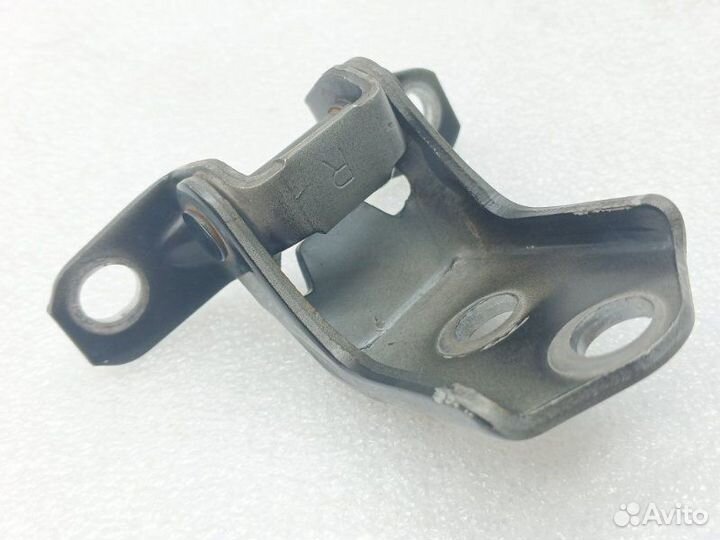 Петля двери передняя правая Mazda Cx-7 ER 2.3T