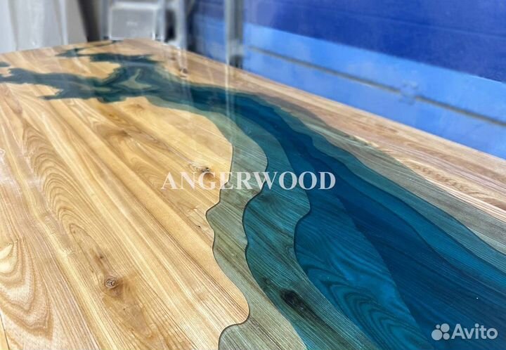 Стол река из массива и эпоксидной смолы
