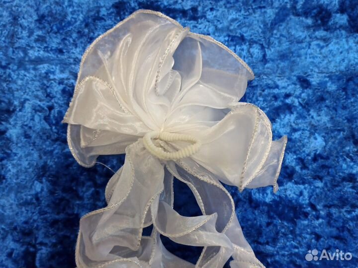 Большой белый бант