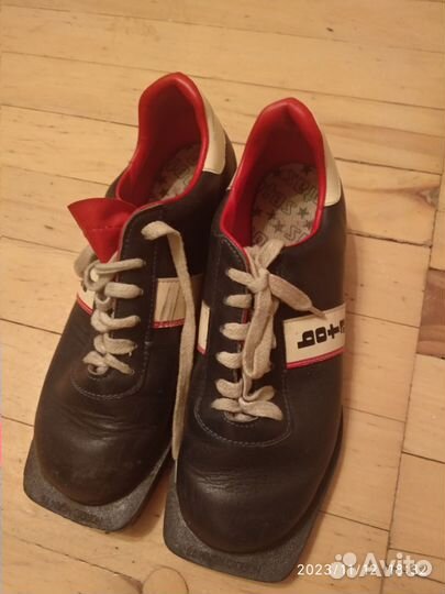 Лыжные ботинки классические