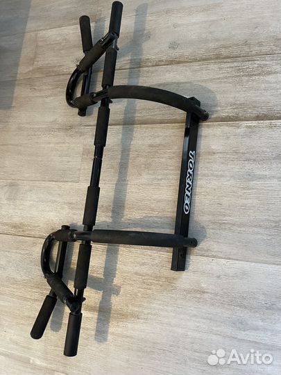 Турник настенный