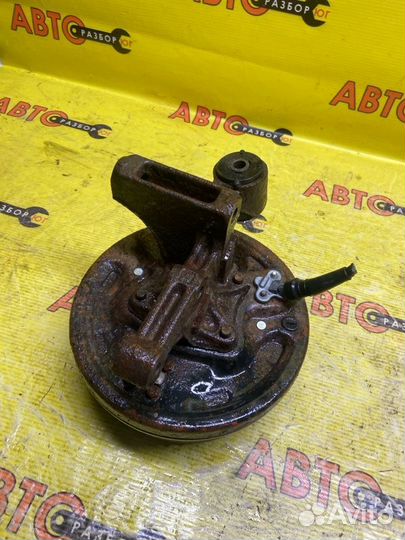 Кулак задний левый Toyota Corolla E101 4EFE 1993