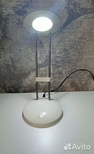Настольная лампа