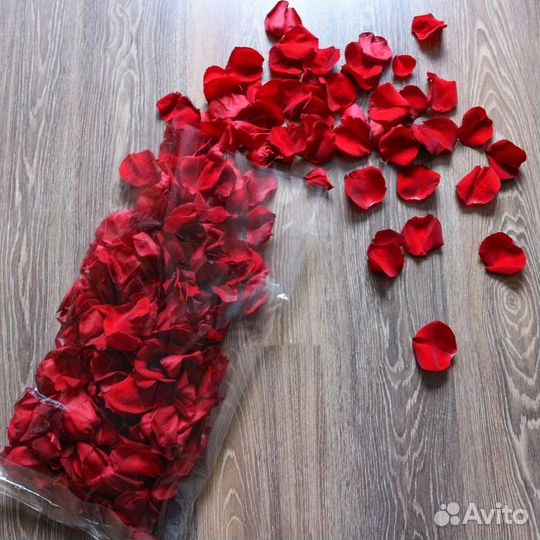 Лепстки роз. Лепестки от свежих роз