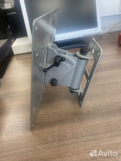 Настенное крепление для телевизора