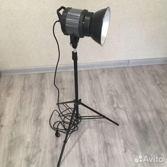 Осветитель галогенный Falcon Eyes DS-500