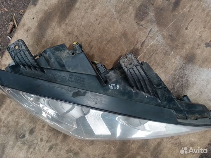 Фара правая на Сан Енг Кайрон 2009г