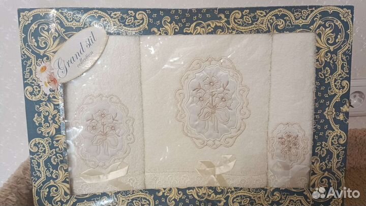 Набор махровых полотенец новый