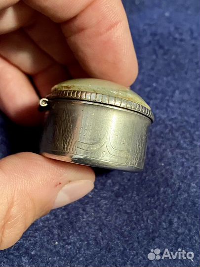 Баночка парфюмерная,узорная с камнем