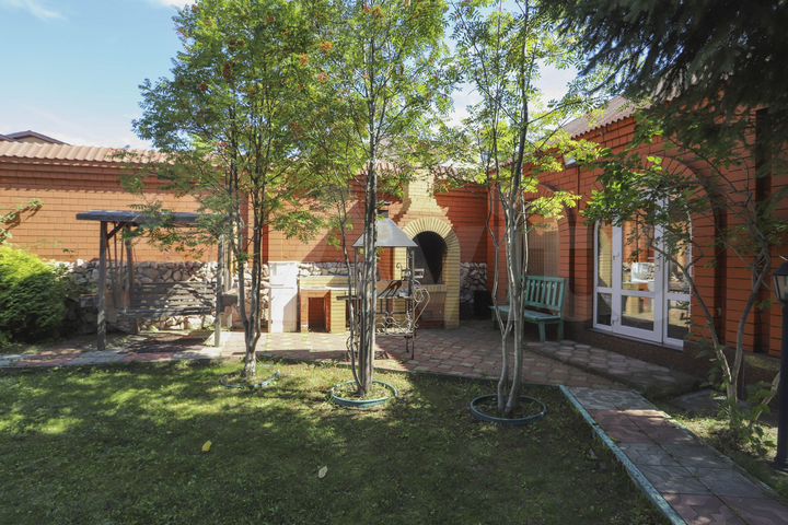 Дом 770 м² на участке 12 сот.