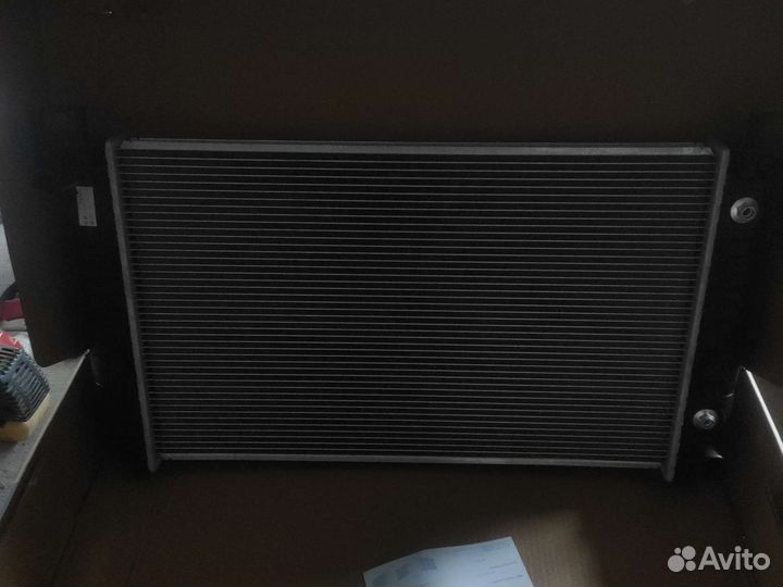 Радиатор охлаждения Cadillac Escalade