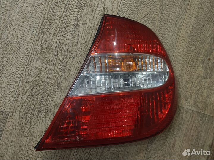 Фонарь задний правый Toyota Camry 30