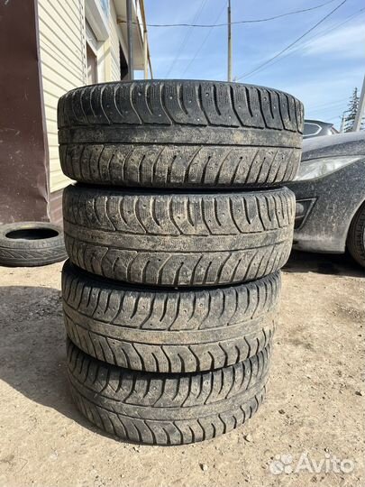 Bridgestone Ice Cruiser 7000 215/55 R17