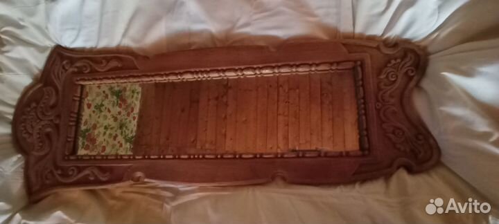 Зеркало в резной раме