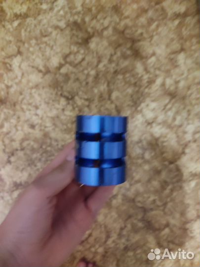 Зажим для трюкового самоката