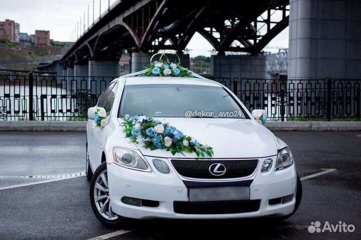 Свадебное украшение на машину