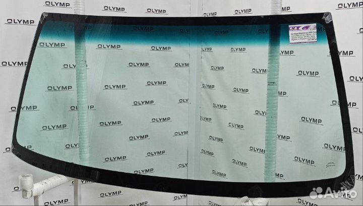 Стекло лобовое переднее Isuzu Bighorn UBS69DW