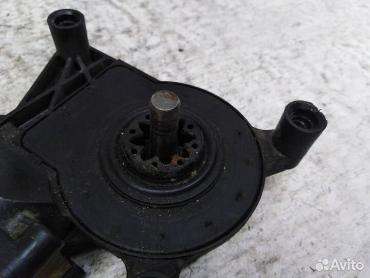 Моторчик переднего левого стеклоподъемника A210820