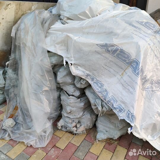 Битый цемент в мешках