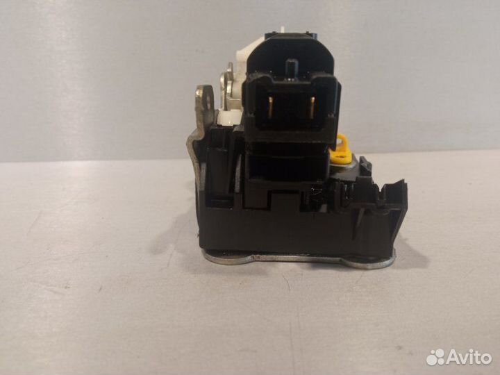 Замок двери задний левый Renault Sandero K7JA710