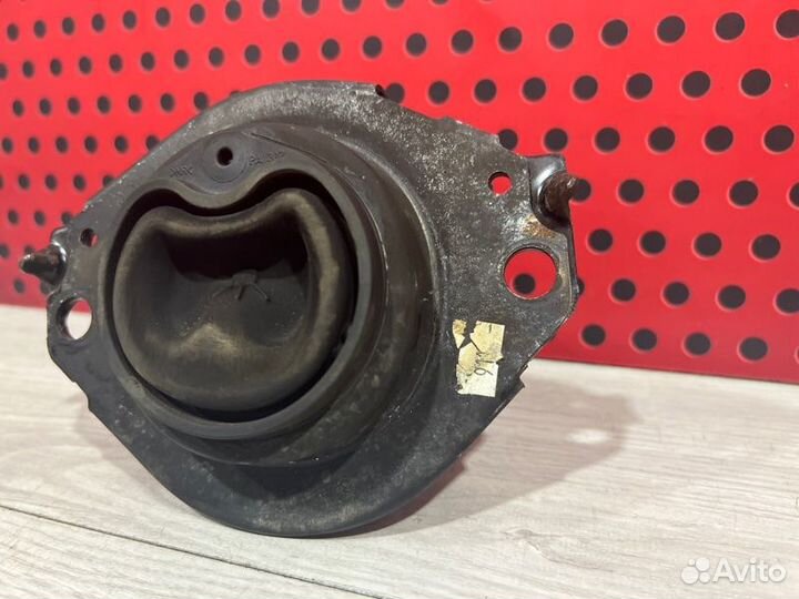 Подушка крепления двигателя Jeep Grand Cherokee