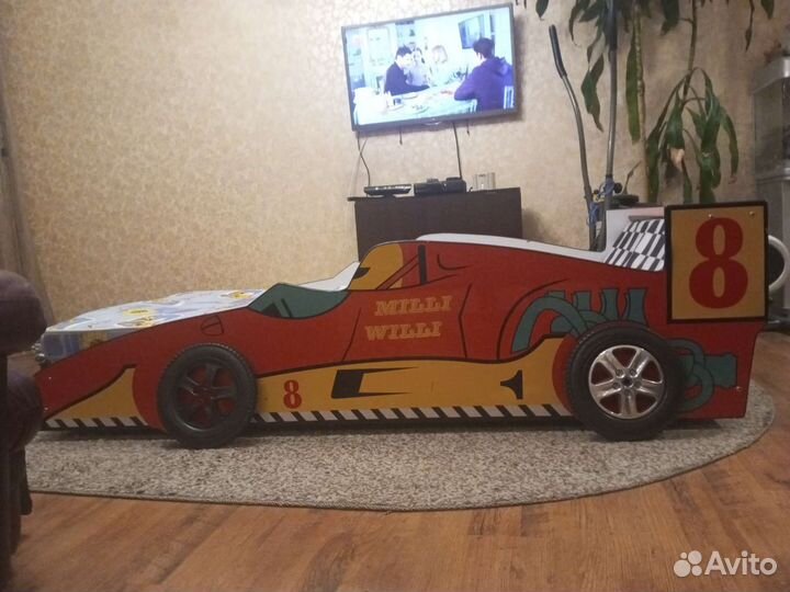 Кровать тачка