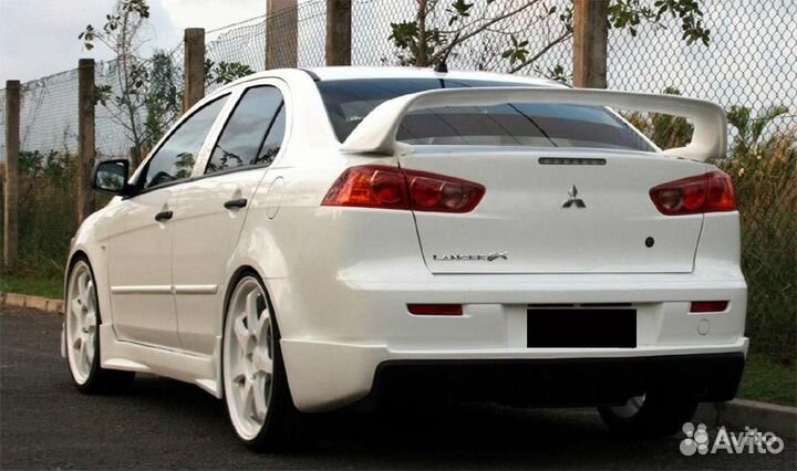 Тюнинг обвес Accolade на Mitsubishi Lancer 10