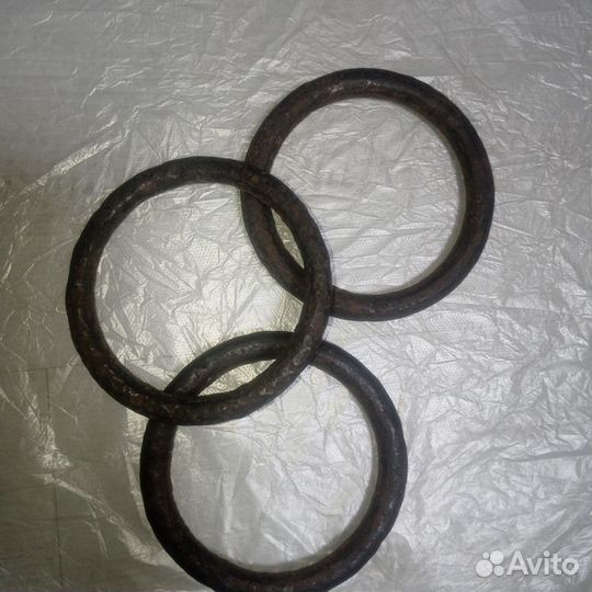 Кольца кованные, ручки дверей ворот. Старина