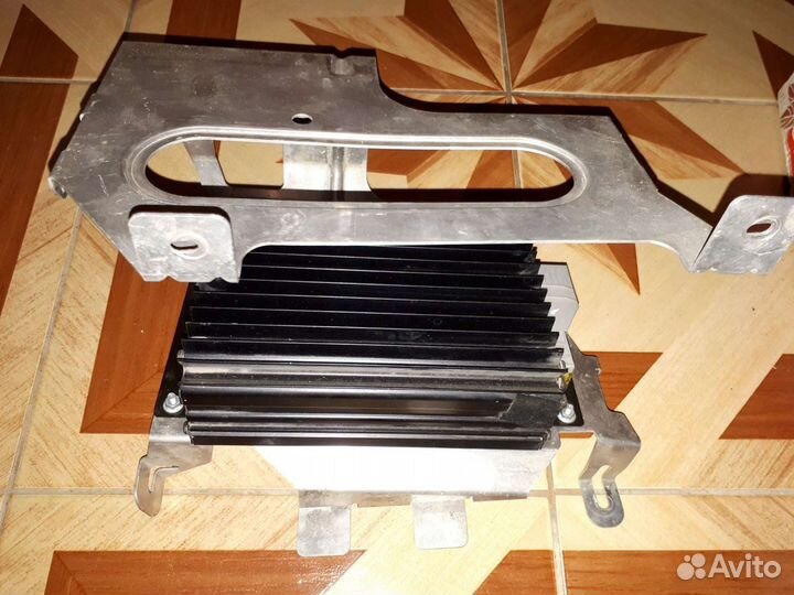 Усилитель звука base на мерседес